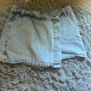 NWOT jean Skort